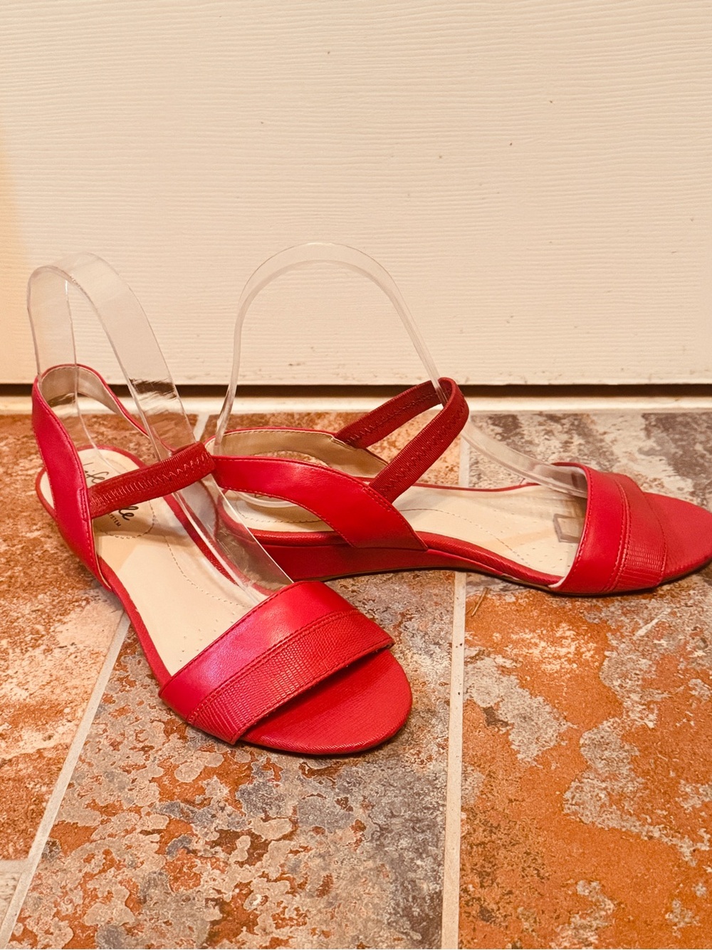 NWOB!! Lovely and Comfy Life Stride Red Women's Stretchy Wedge Sandals! - Picture 4 of 14